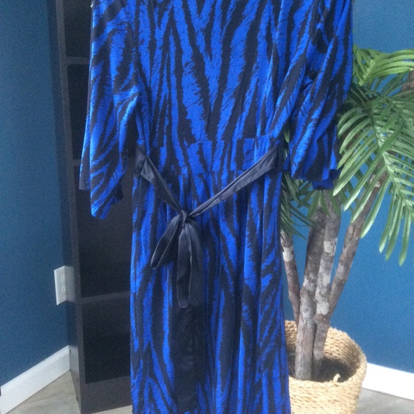 EXPRESS DRESS - Picture 3 of 3